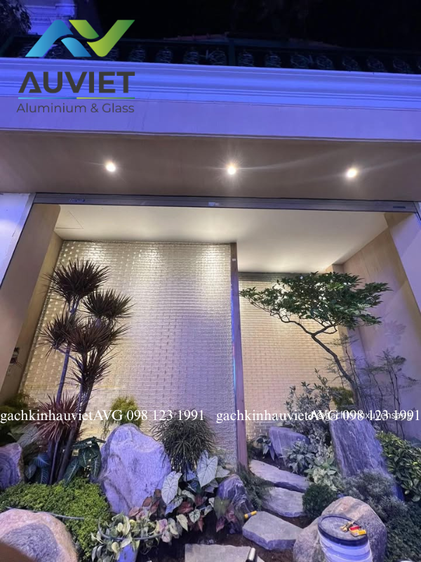 ạch Kính Đặc Vân Mây 200x100x50mm Cho Công Trình Mặt Tiền Hàng Bún