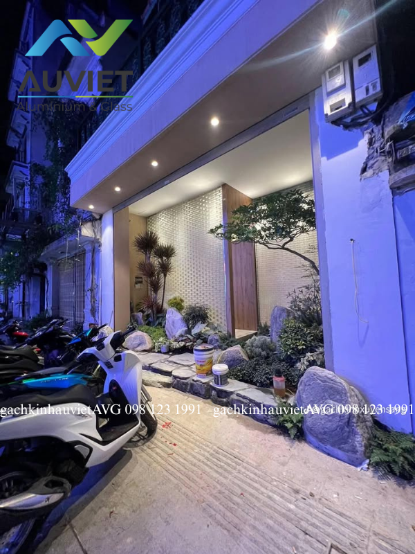 ạch Kính Đặc Vân Mây 200x100x50mm Cho Công Trình Mặt Tiền Hàng Bún