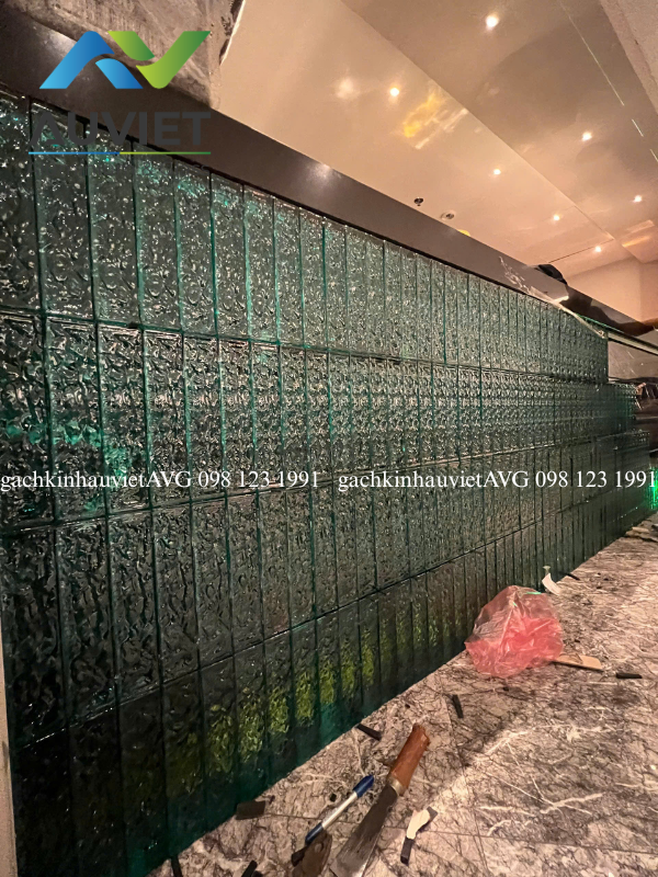 Gạch kính đặc vân mây xanh 240x50x50mm Gạch Kính Đặc Vân Mây Xanh Trang Trí Quầy Lễ Tân, Showroom, Khách Sạn