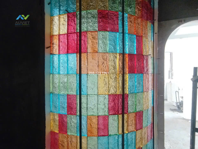 gạch kính màu trích sài
