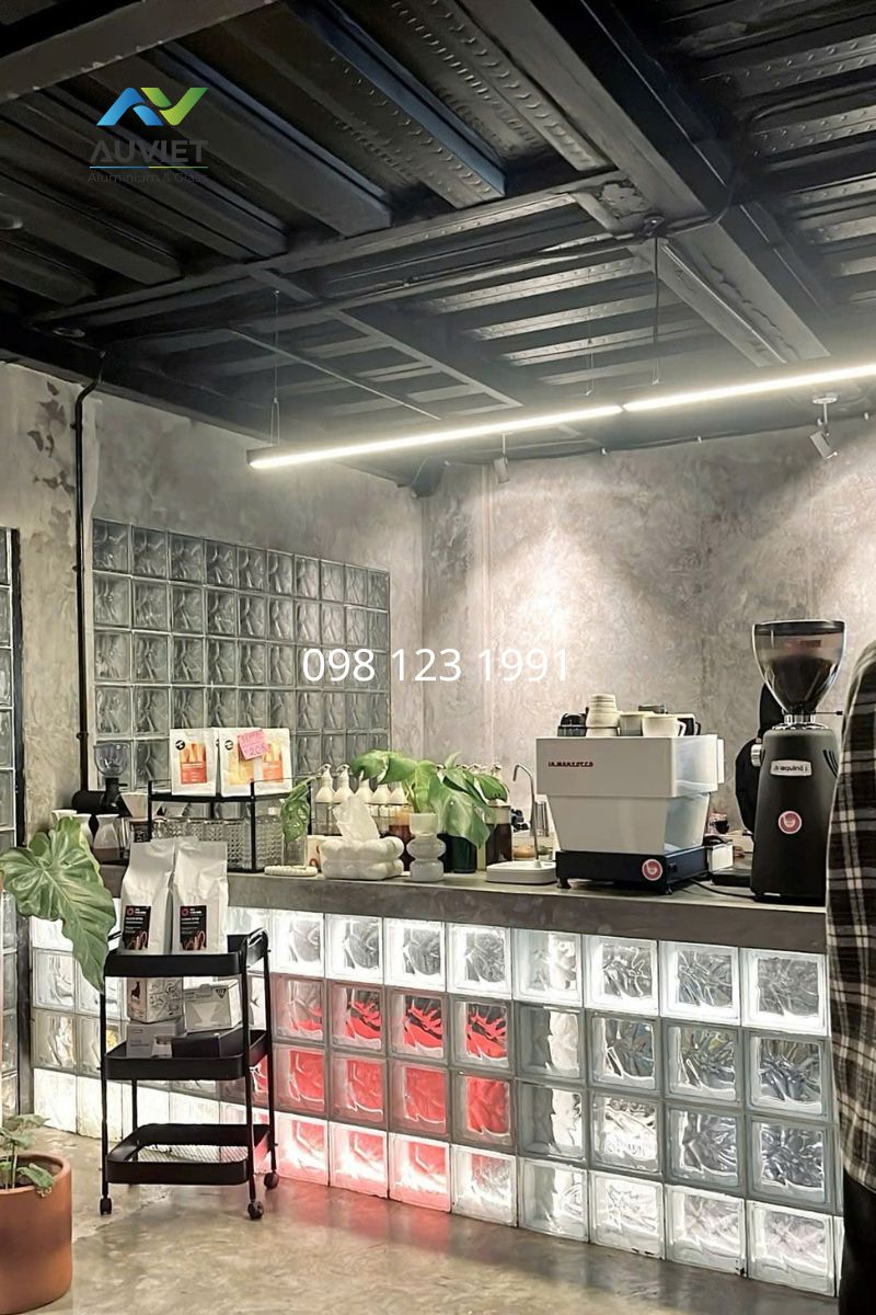 gạch rỗng làm quầy bar