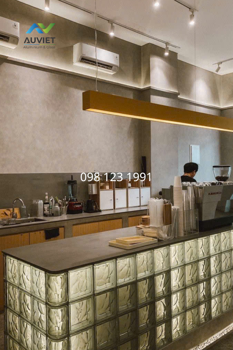 gạch kính rỗng làm quầy bar